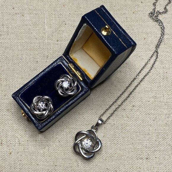 💛 Classic White Gold Plated CZ Rose Necklace & Earring Set - Picture 1 of 6